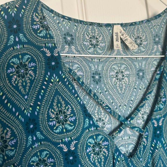 Cropped tie Top - Picture 2 of 4